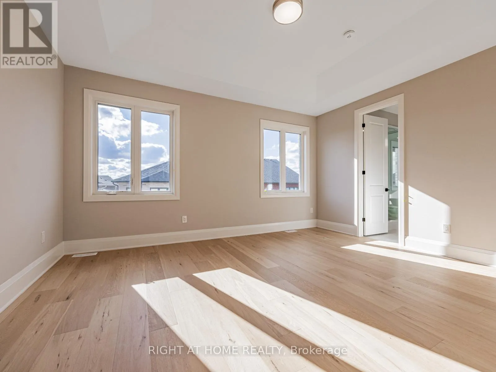 61 GREENRIDGE CRESCENT