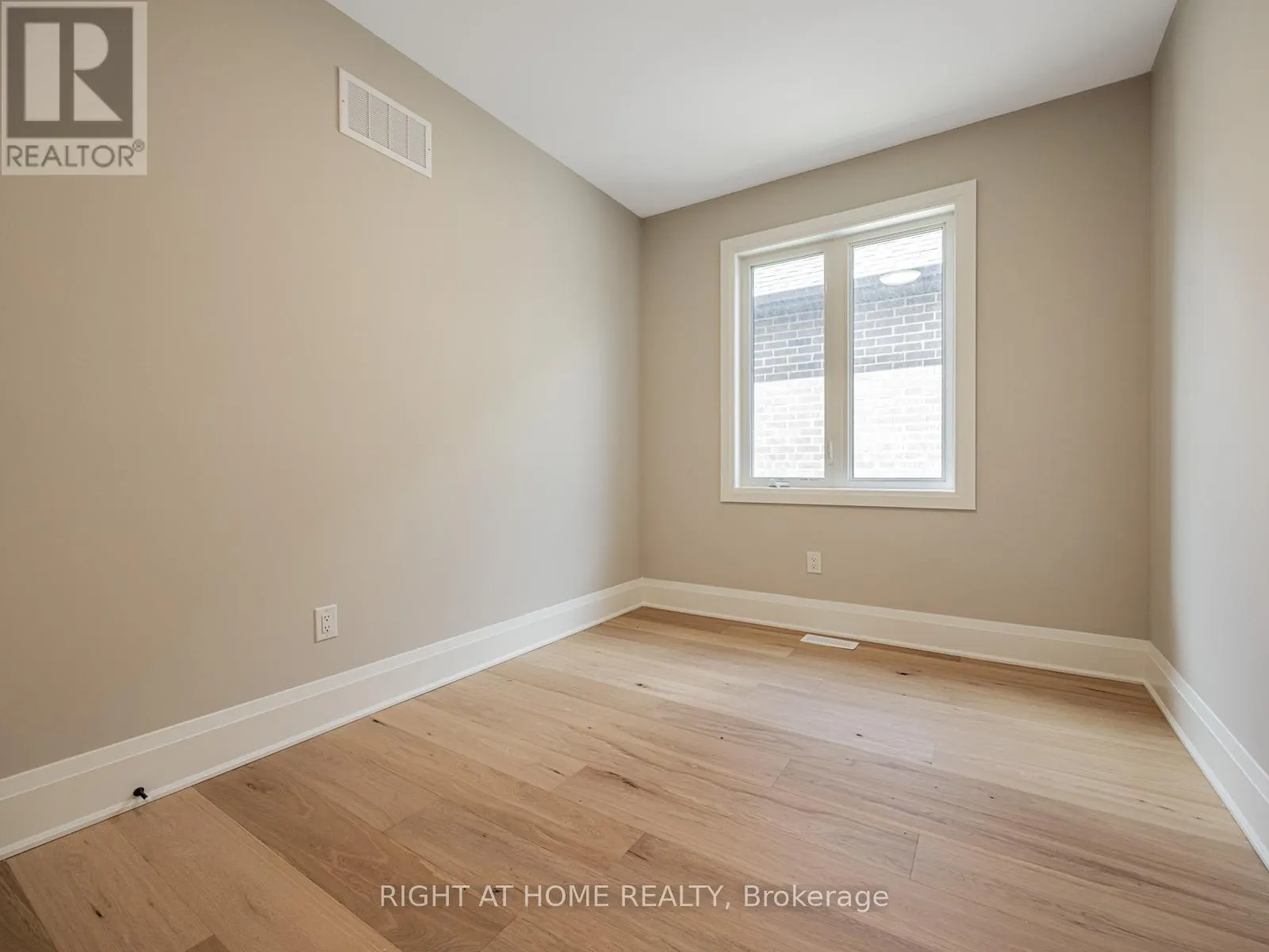 61 GREENRIDGE CRESCENT