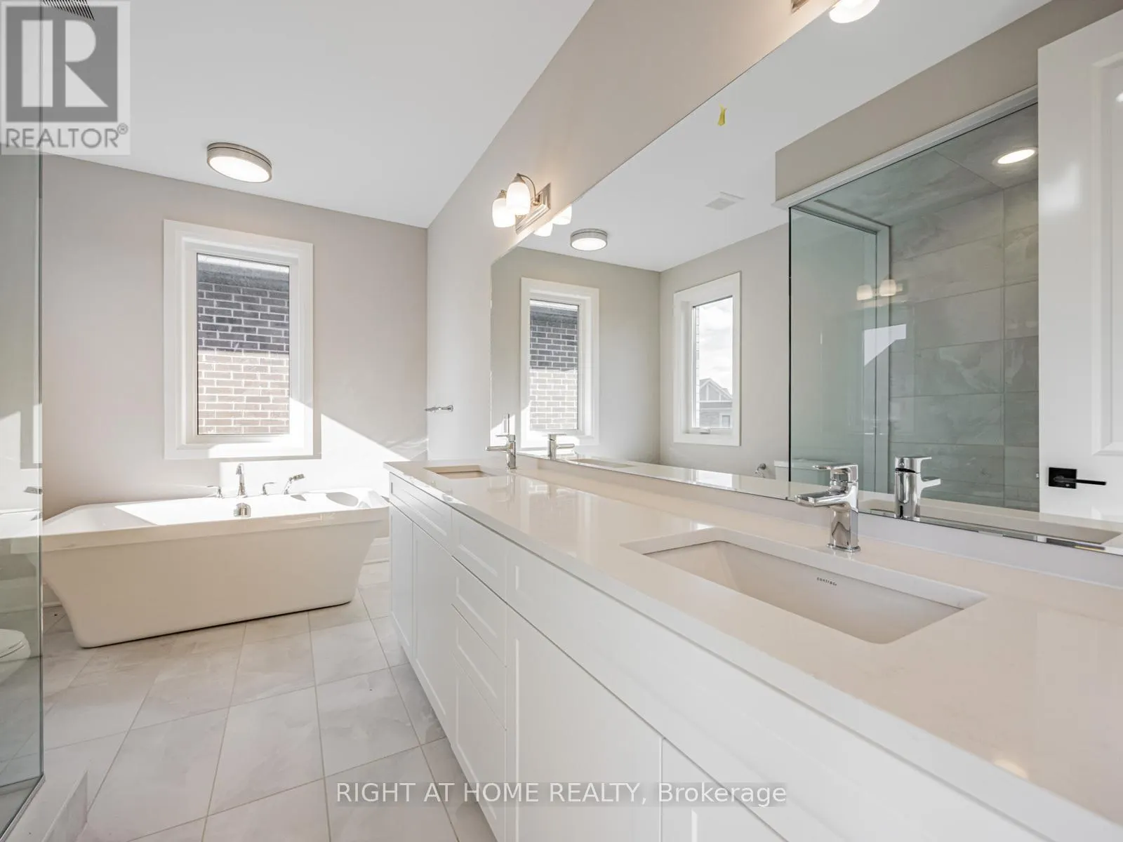 61 GREENRIDGE CRESCENT