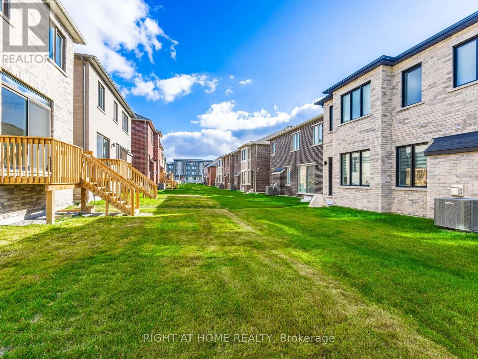 61 GREENRIDGE CRESCENT