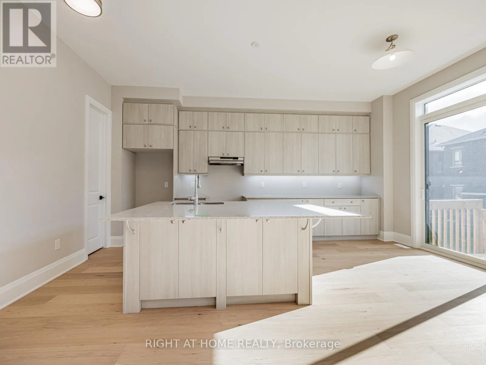 61 GREENRIDGE CRESCENT