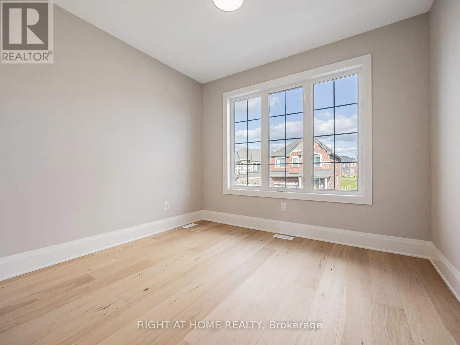 61 GREENRIDGE CRESCENT