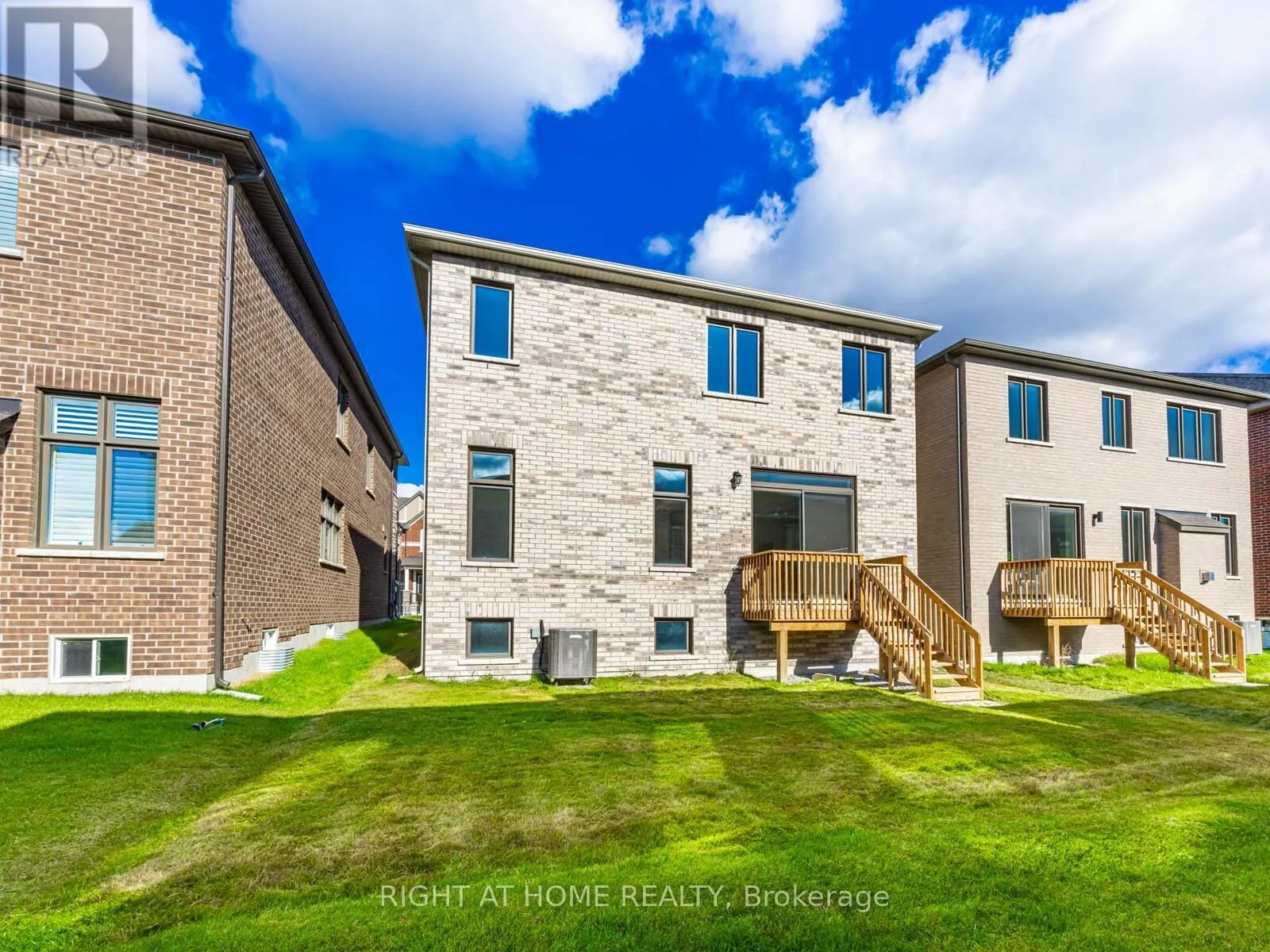 61 GREENRIDGE CRESCENT