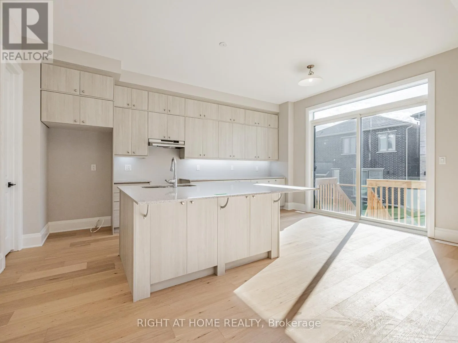 61 GREENRIDGE CRESCENT