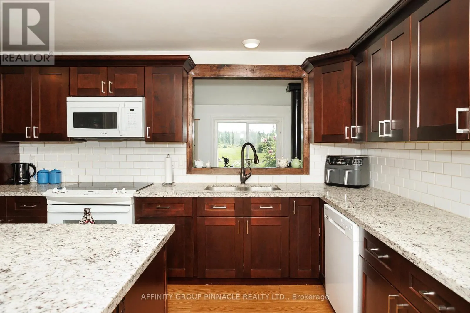 B1710 CONC RD 8 THORAH ROAD