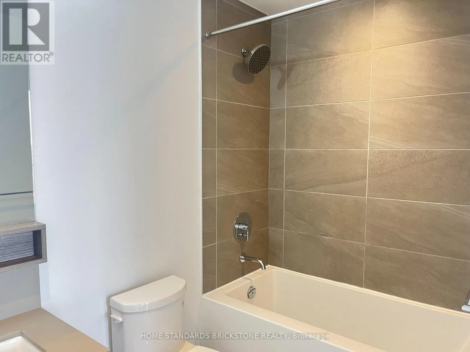 2605 - 898 PORTAGE PARKWAY