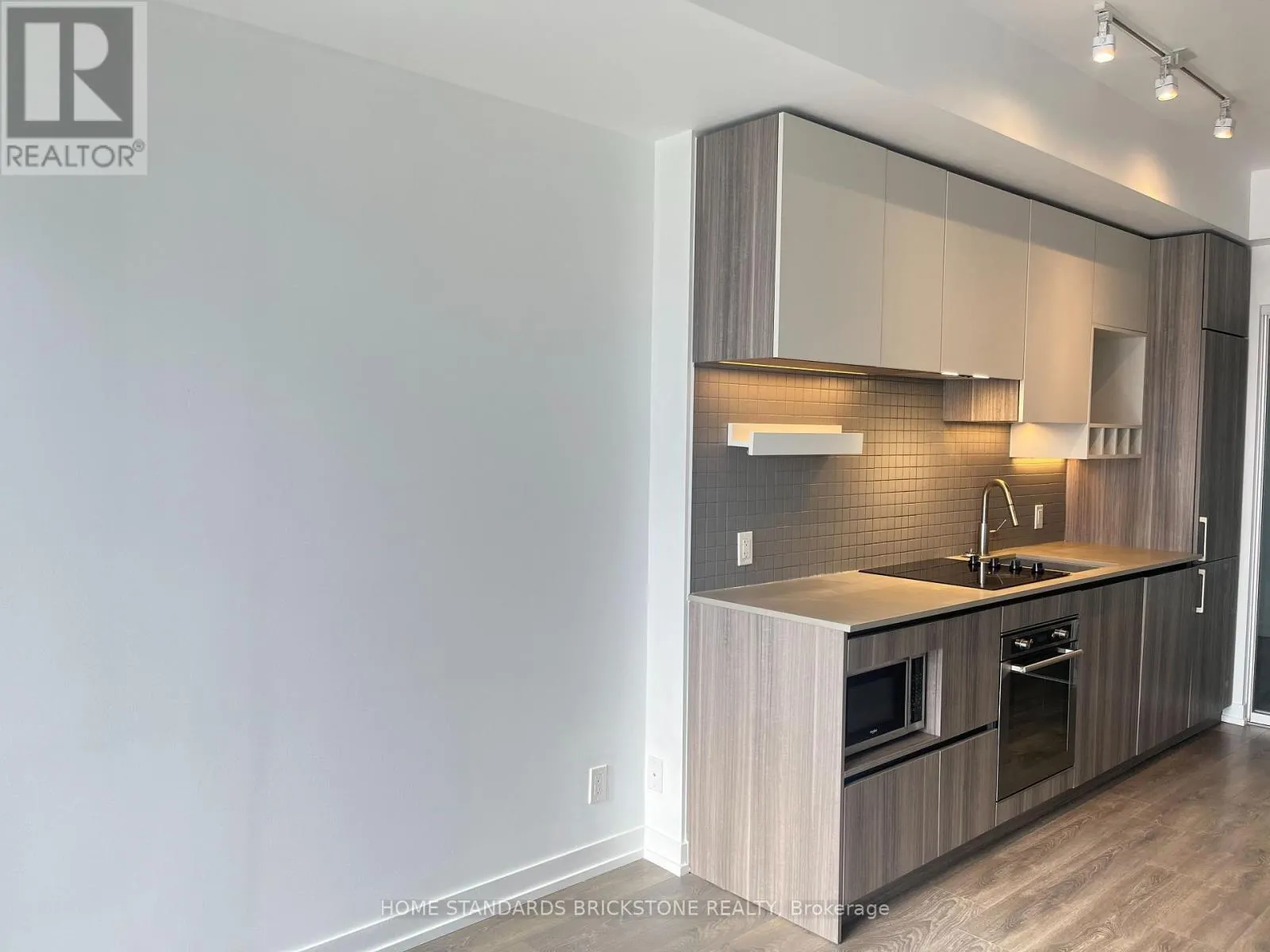 2605 - 898 PORTAGE PARKWAY