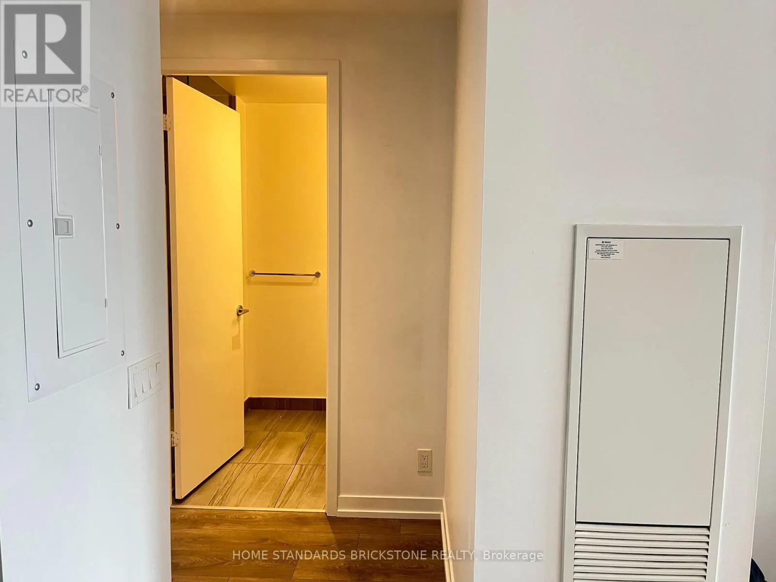 2605 - 898 PORTAGE PARKWAY