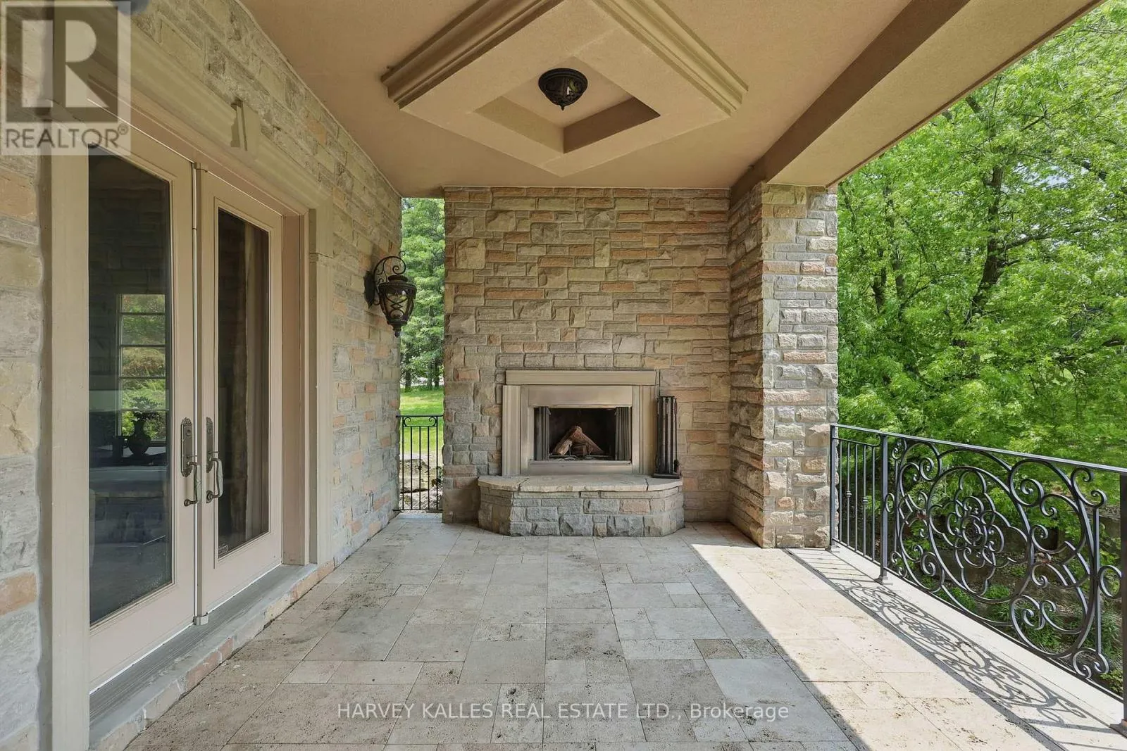 443 DEARBOURNE AVENUE