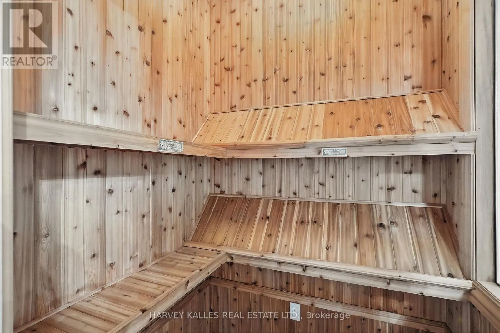 443 DEARBOURNE AVENUE