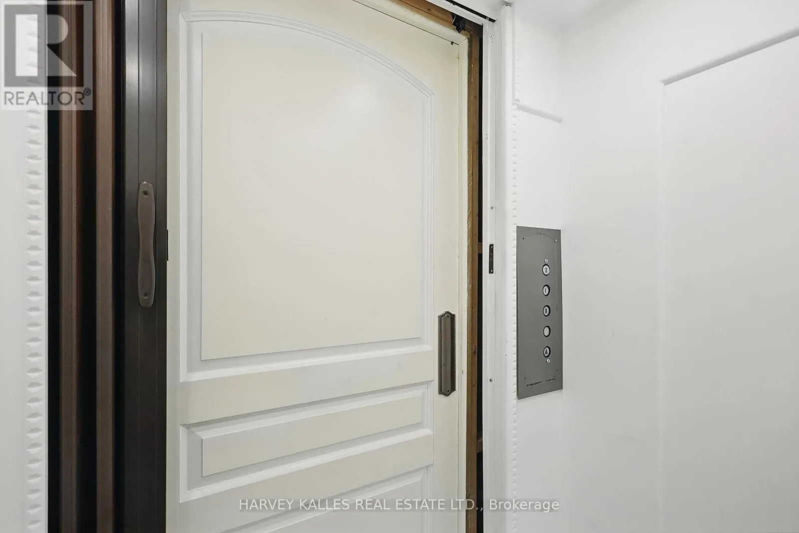 443 DEARBOURNE AVENUE