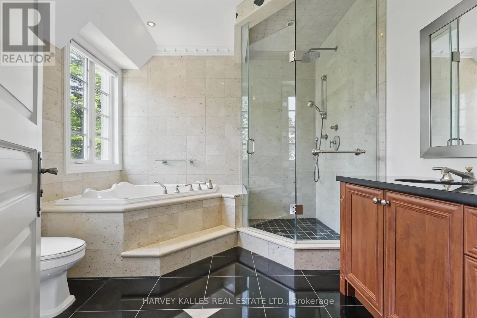 443 DEARBOURNE AVENUE