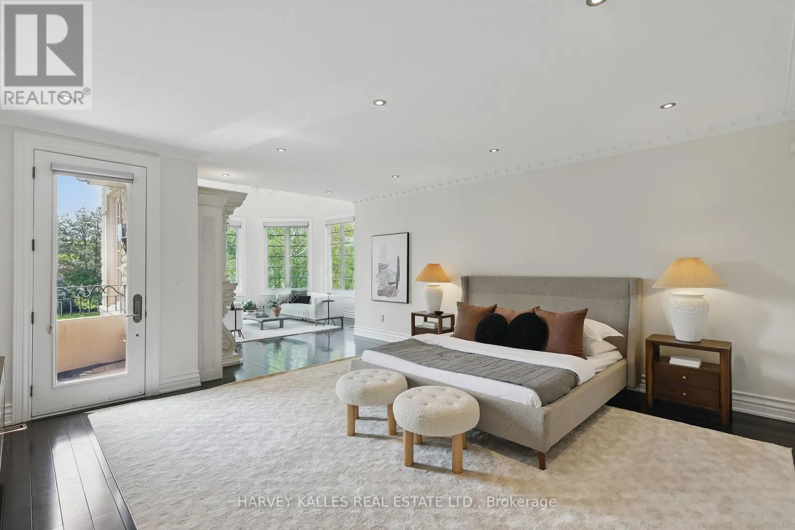 443 DEARBOURNE AVENUE