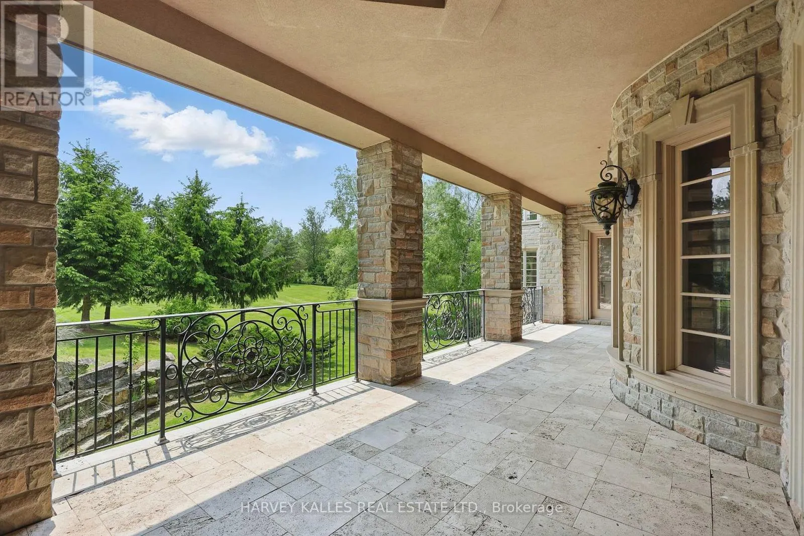 443 DEARBOURNE AVENUE