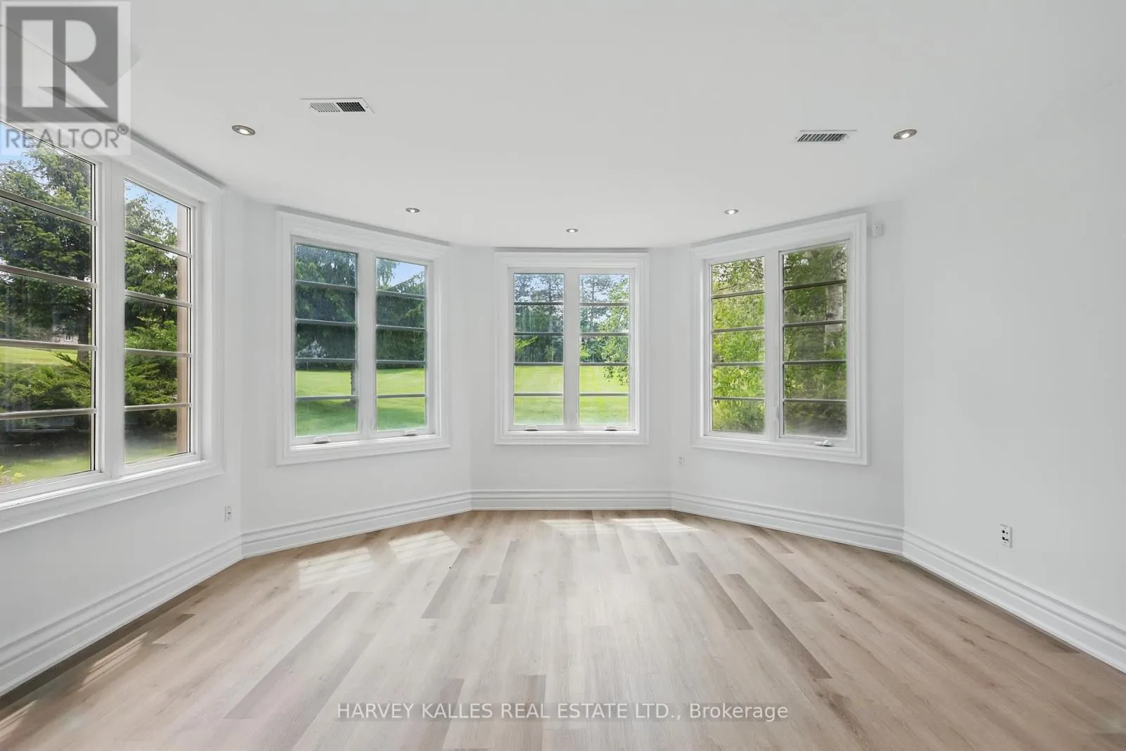 443 DEARBOURNE AVENUE