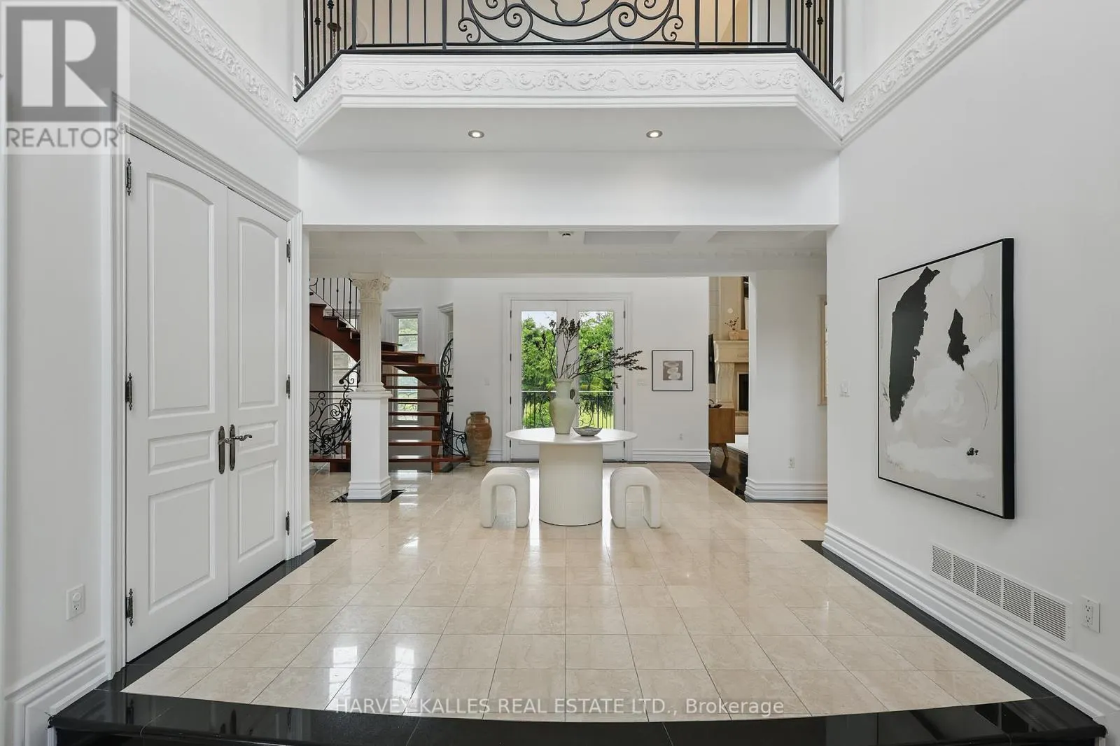 443 DEARBOURNE AVENUE