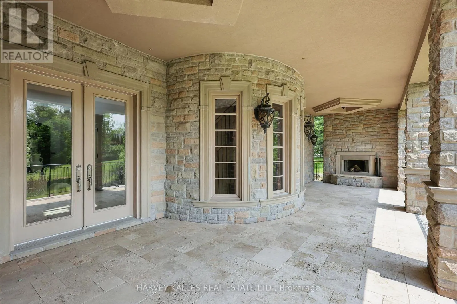 443 DEARBOURNE AVENUE