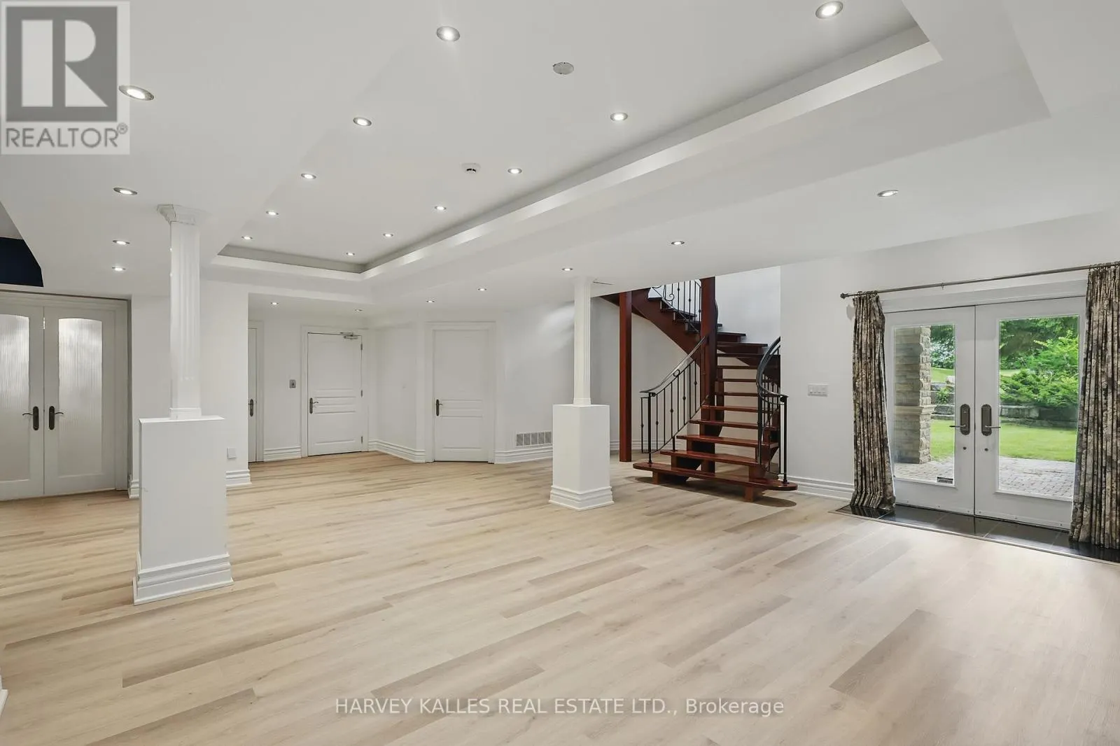 443 DEARBOURNE AVENUE