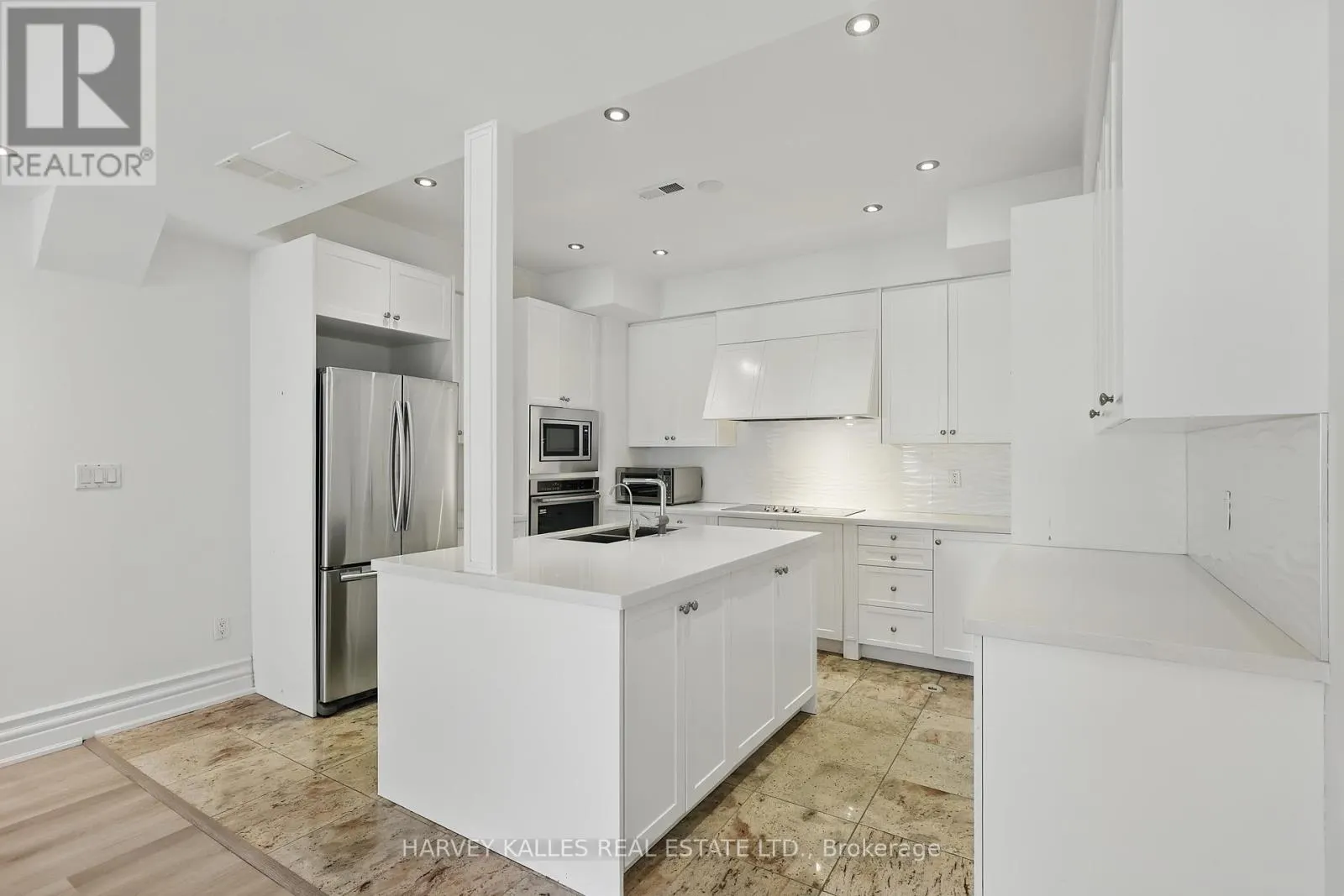 443 DEARBOURNE AVENUE