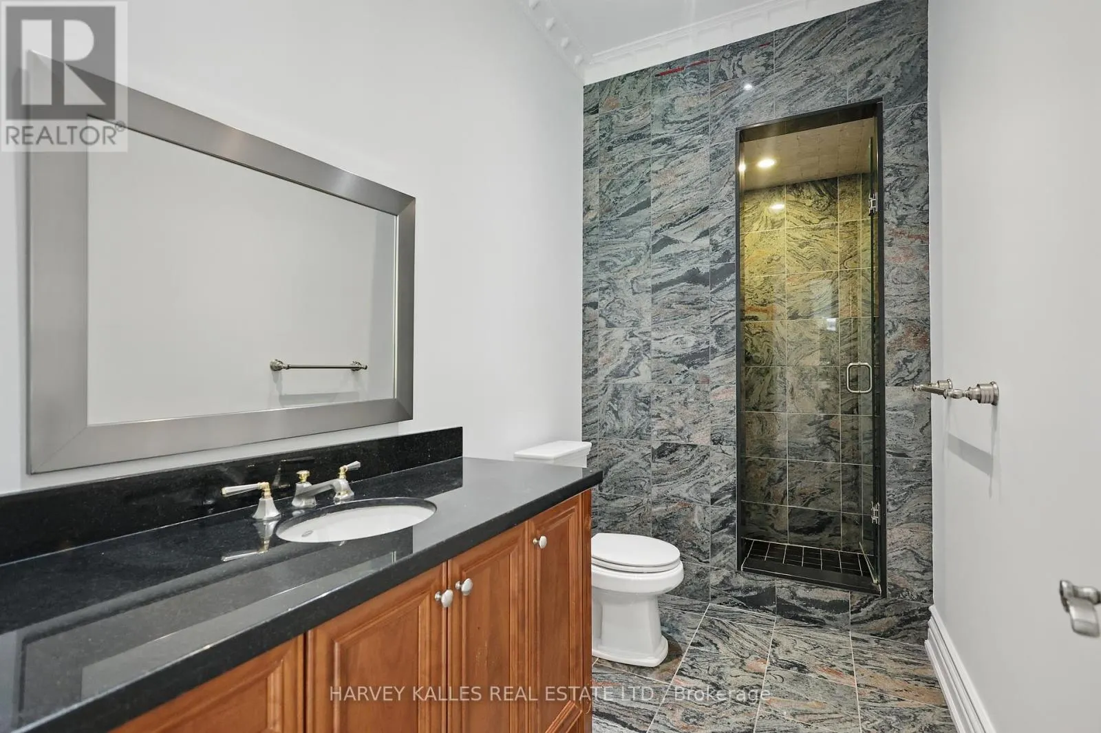 443 DEARBOURNE AVENUE