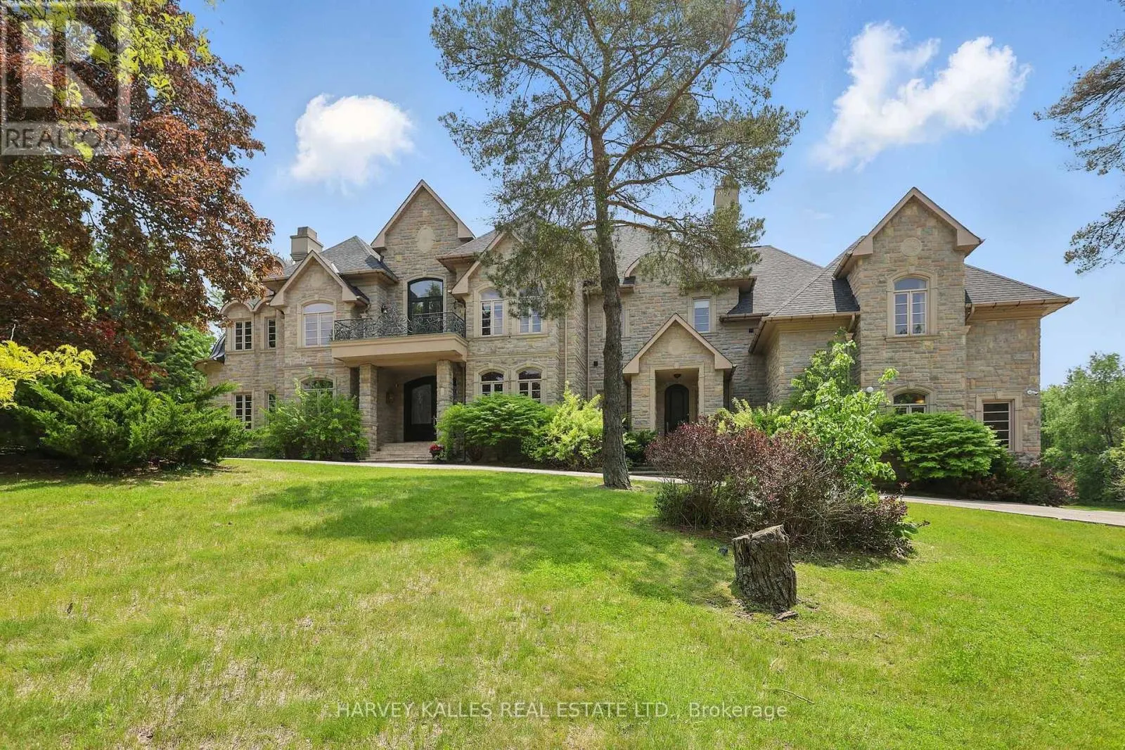 443 DEARBOURNE AVENUE