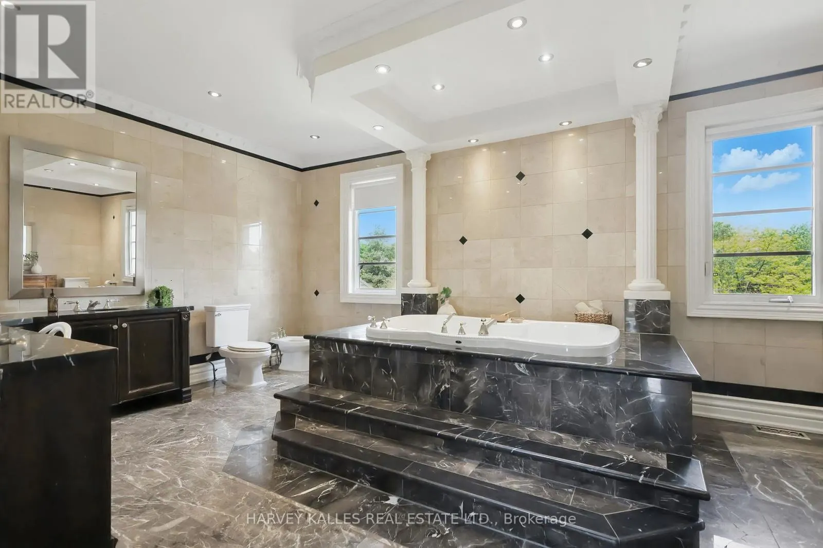 443 DEARBOURNE AVENUE