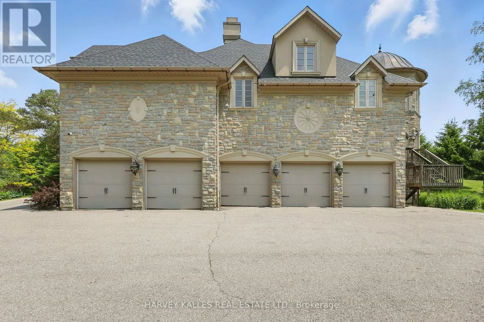 443 DEARBOURNE AVENUE