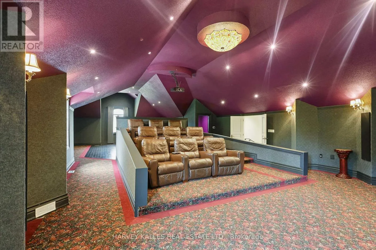 443 DEARBOURNE AVENUE