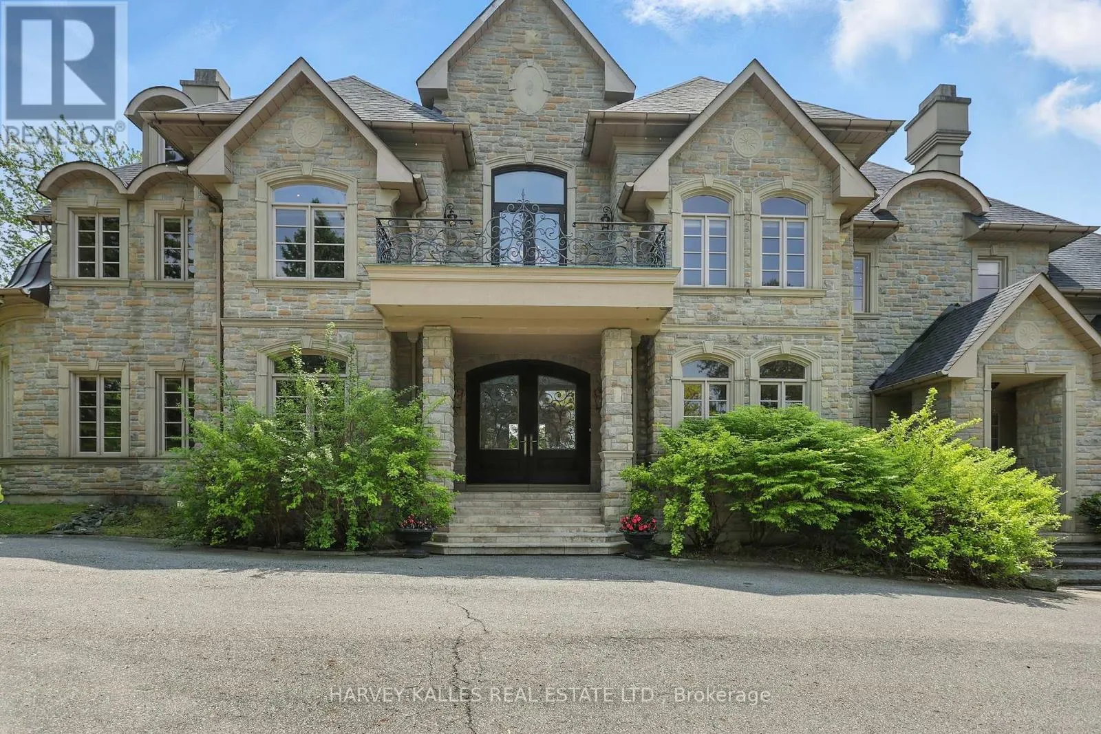 443 DEARBOURNE AVENUE