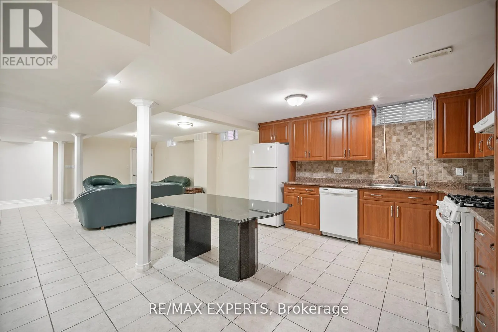 118 CHANCELLOR DRIVE