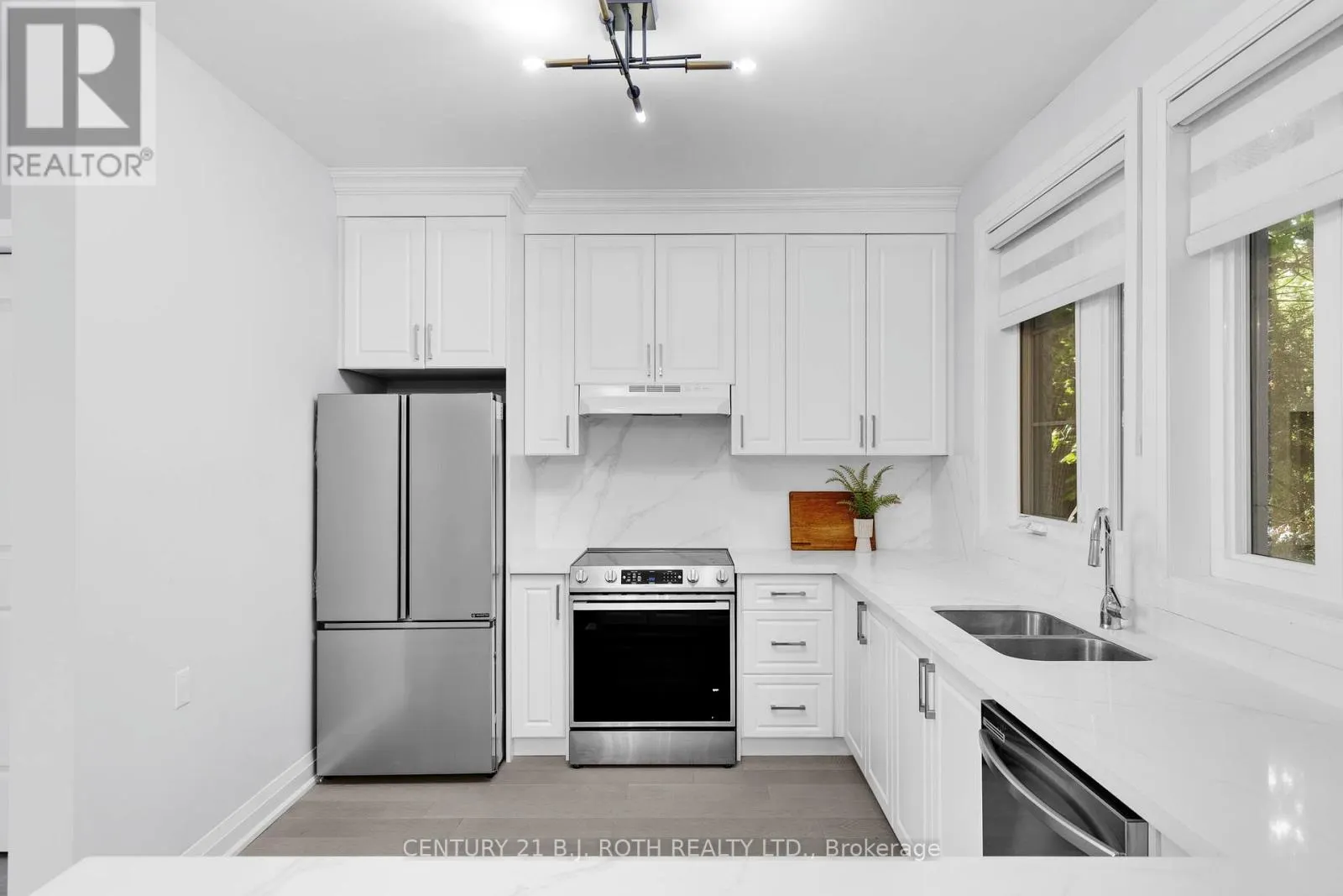 23 - 260 EAGLE STREET