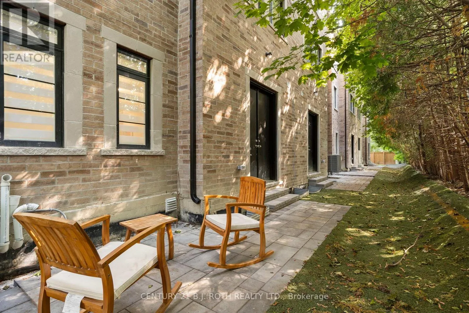 23 - 260 EAGLE STREET