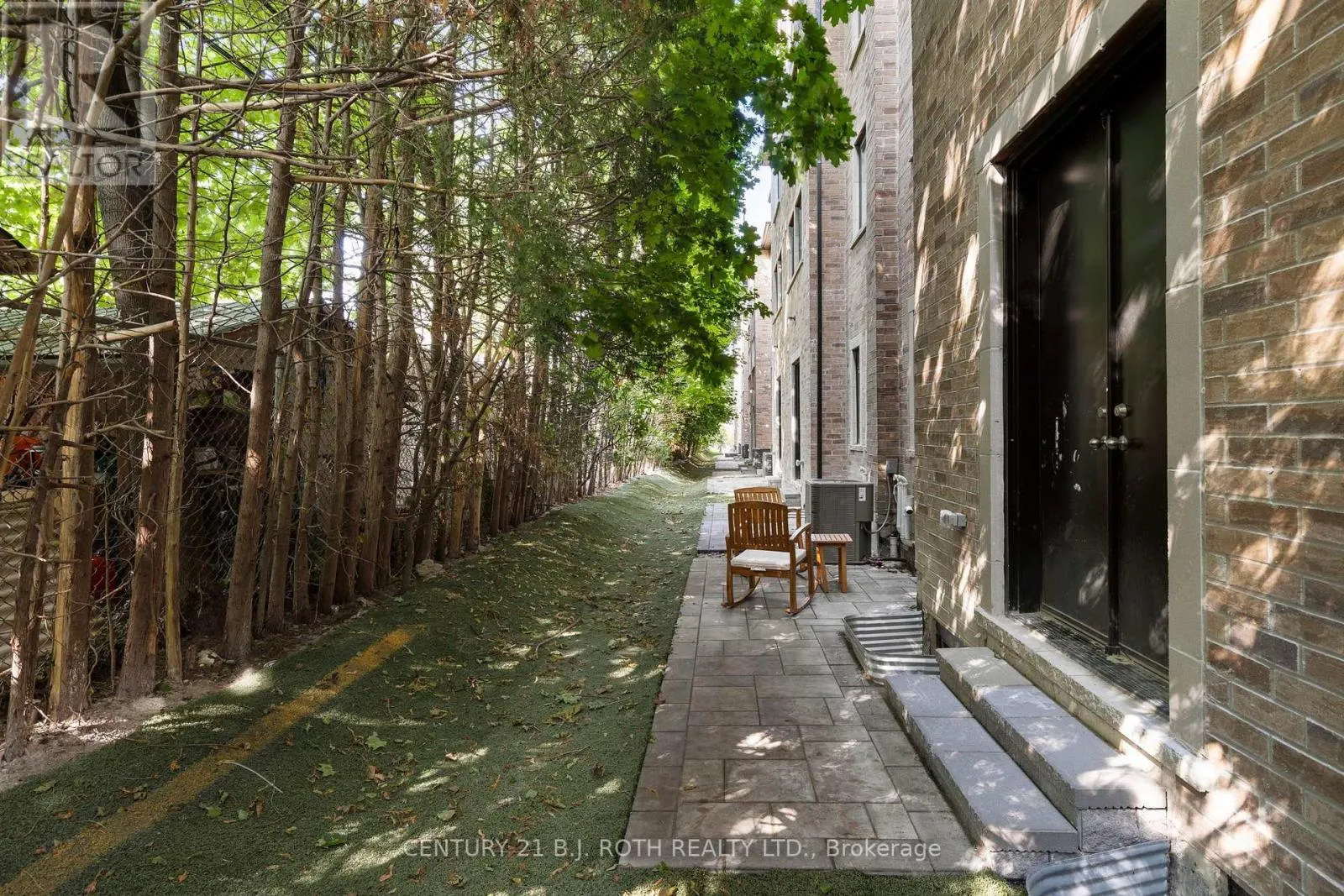 23 - 260 EAGLE STREET