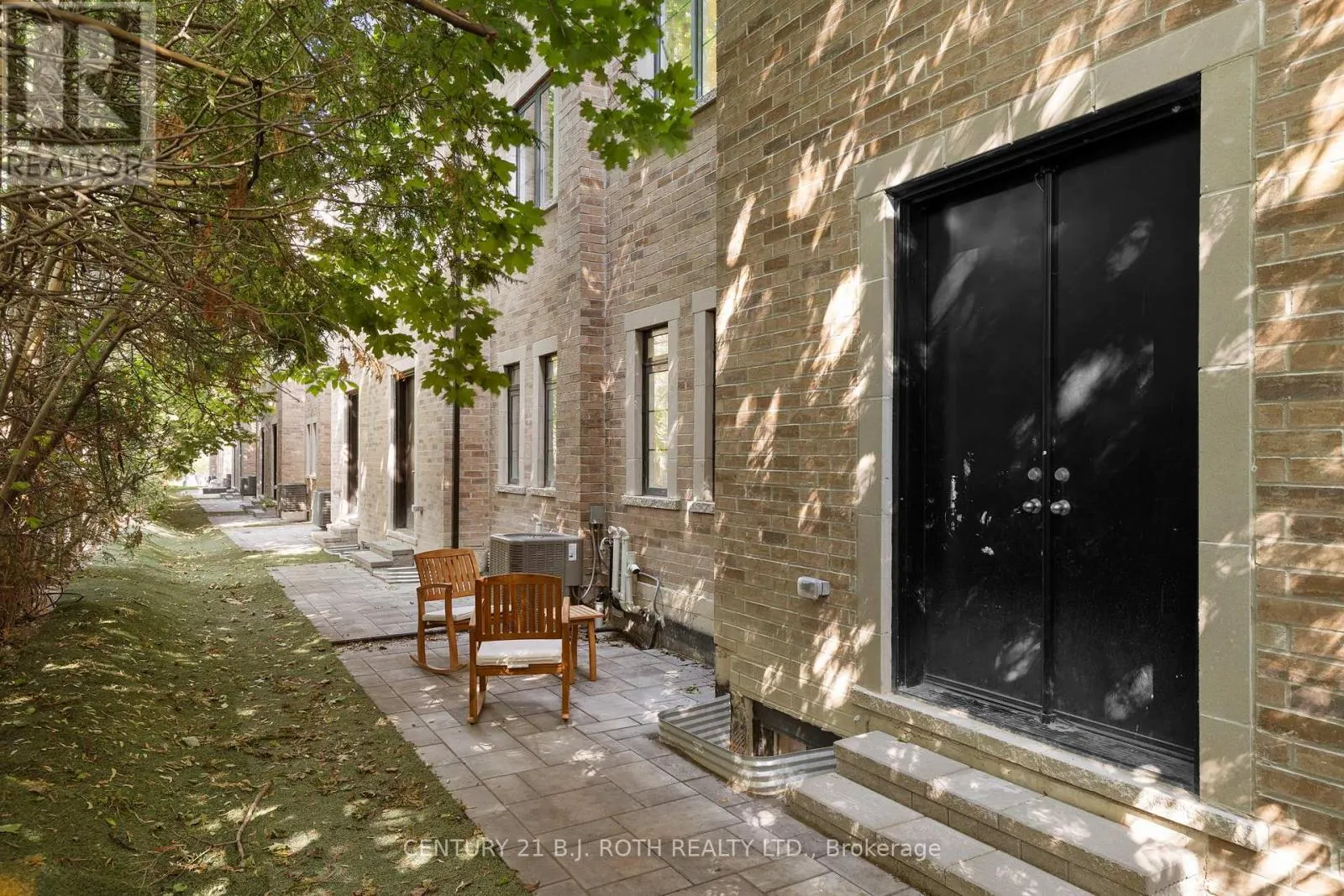 23 - 260 EAGLE STREET