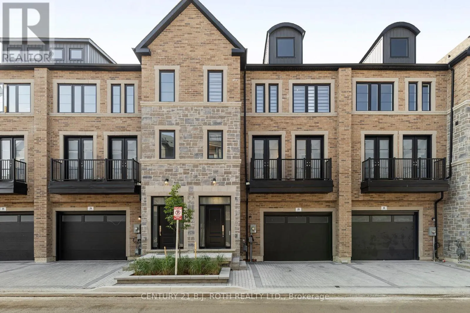 23 - 260 EAGLE STREET