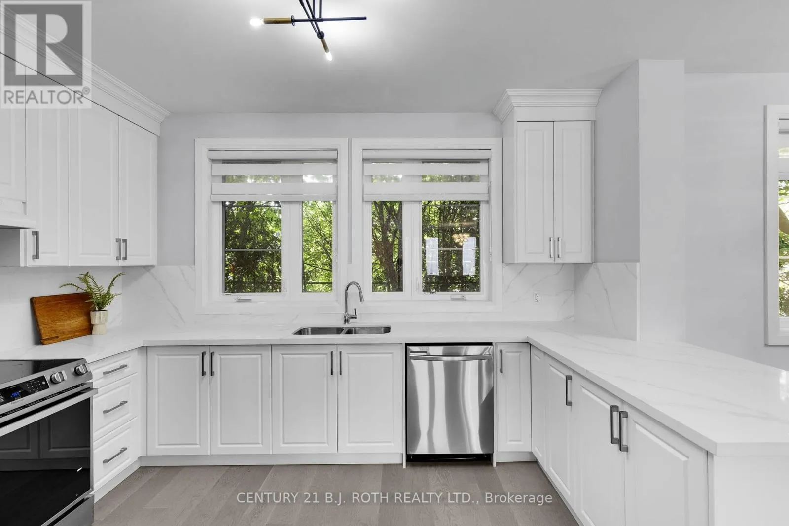 23 - 260 EAGLE STREET