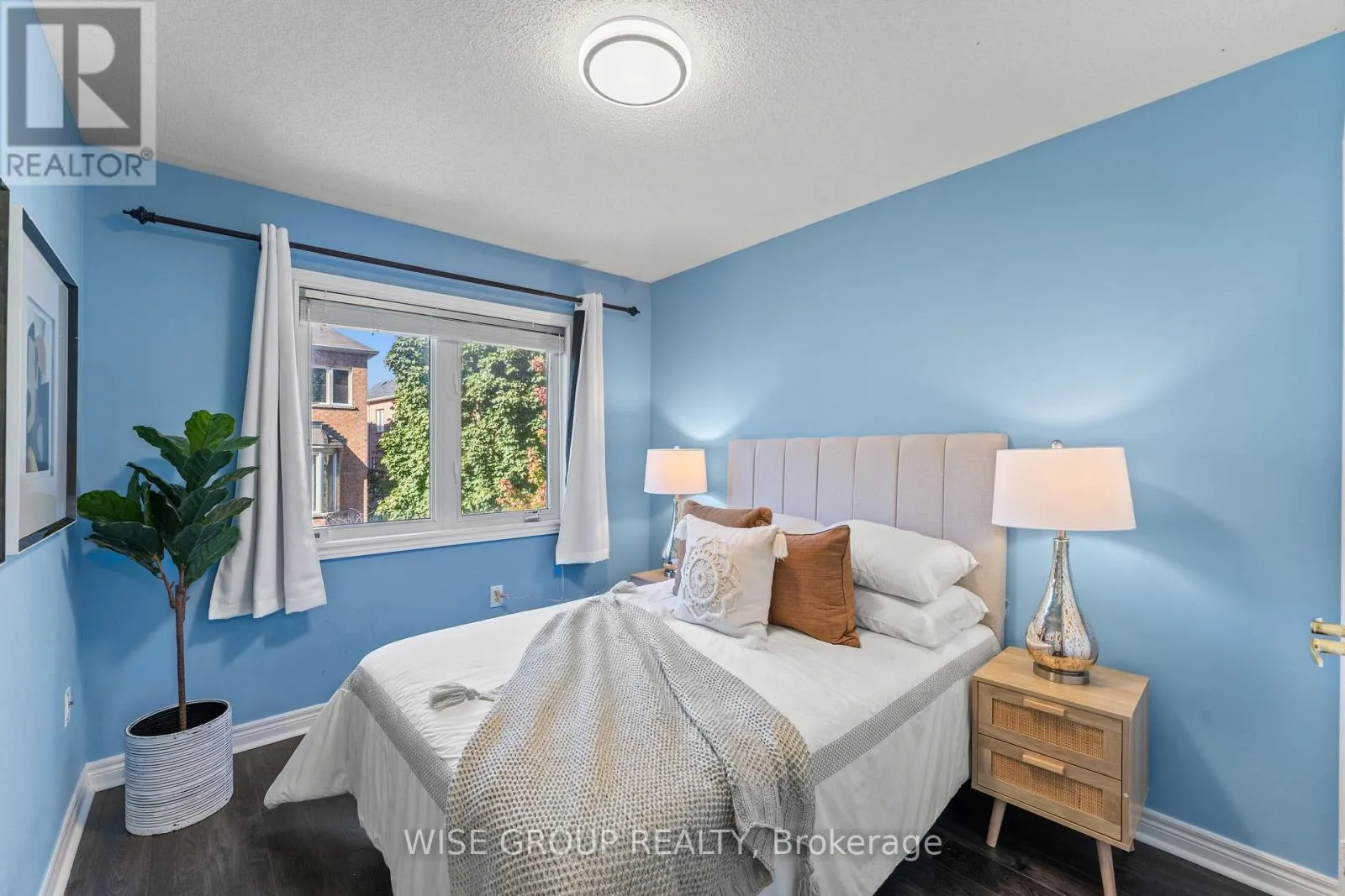 125 MISTYWOOD CRESCENT