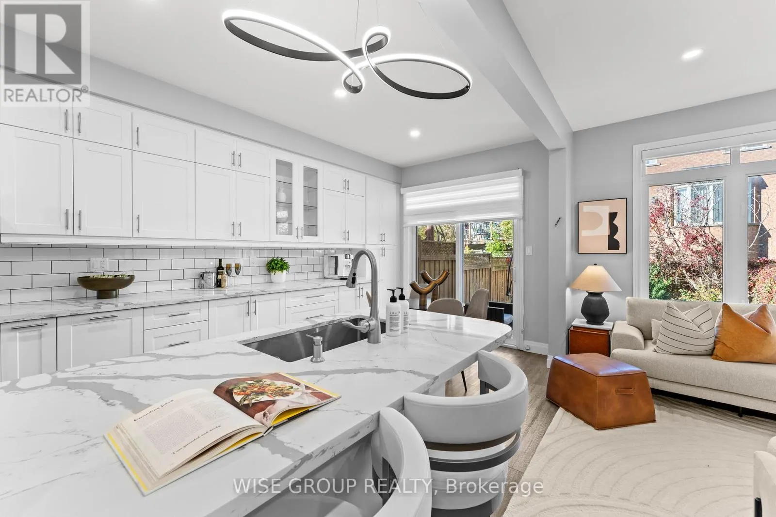 125 MISTYWOOD CRESCENT