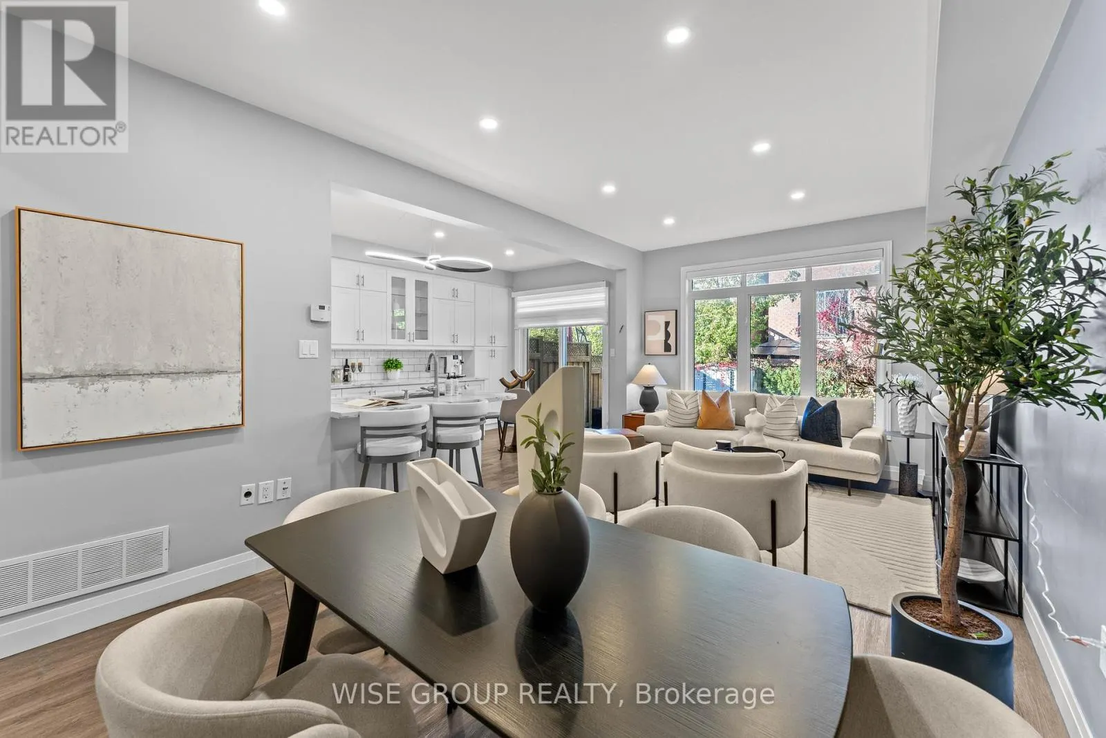 125 MISTYWOOD CRESCENT