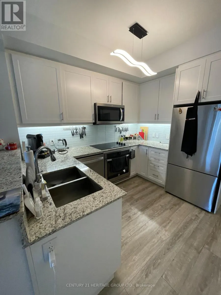 201 - 9618 YONGE STREET