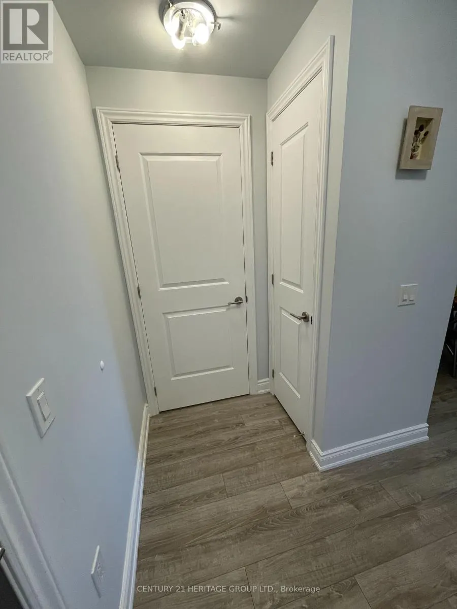 201 - 9618 YONGE STREET