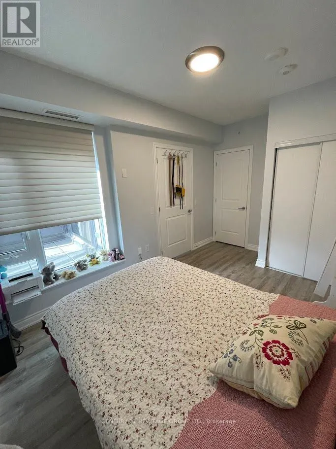 201 - 9618 YONGE STREET