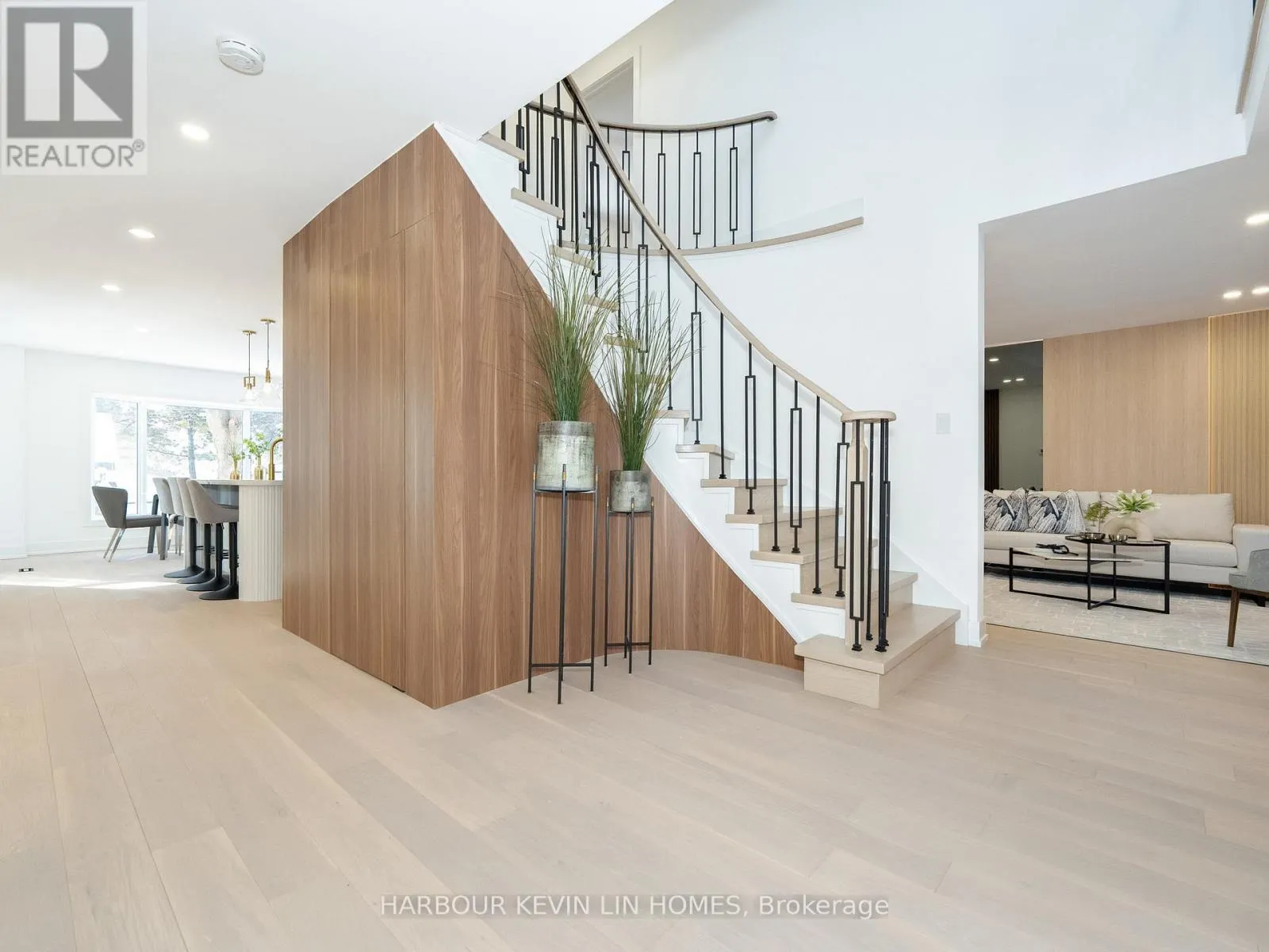 617 CHANCELLOR DRIVE