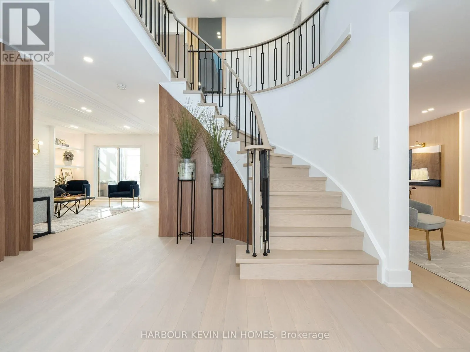 617 CHANCELLOR DRIVE