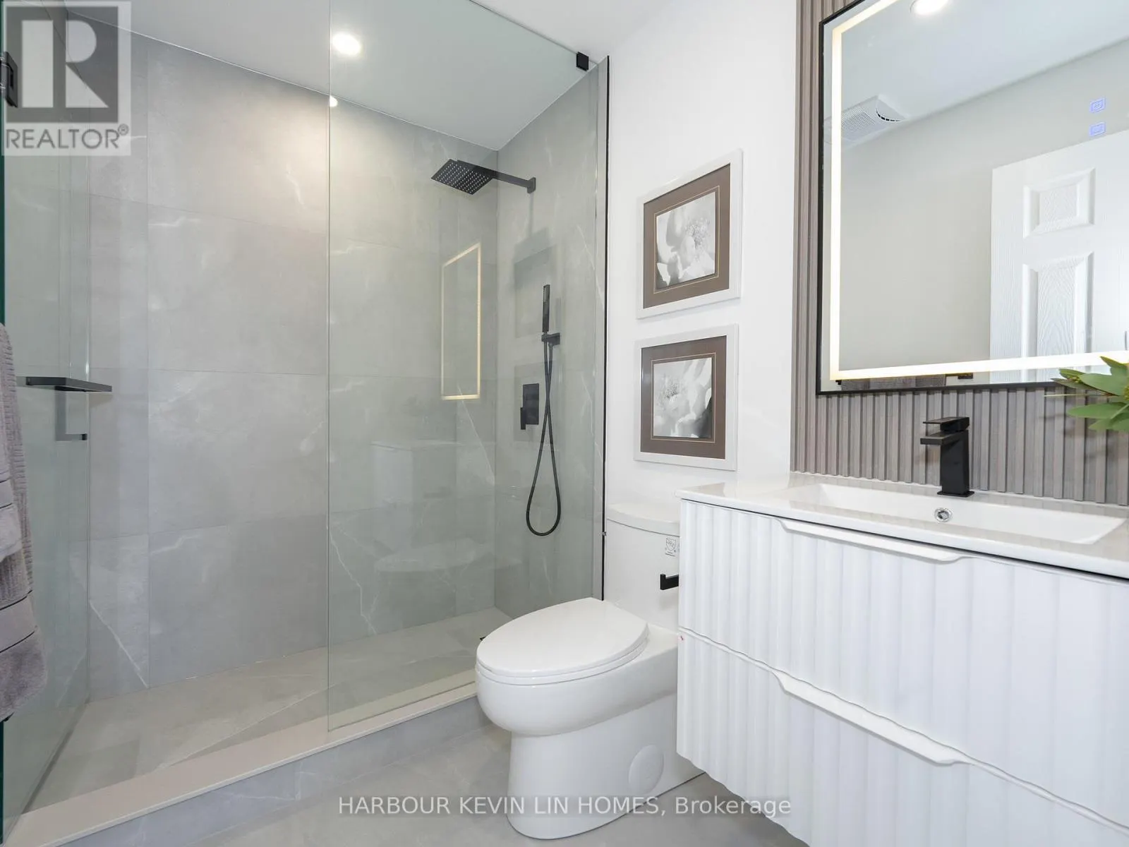 617 CHANCELLOR DRIVE