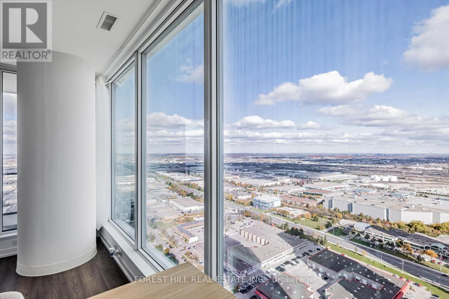 4702 - 898 PORTAGE PARKWAY