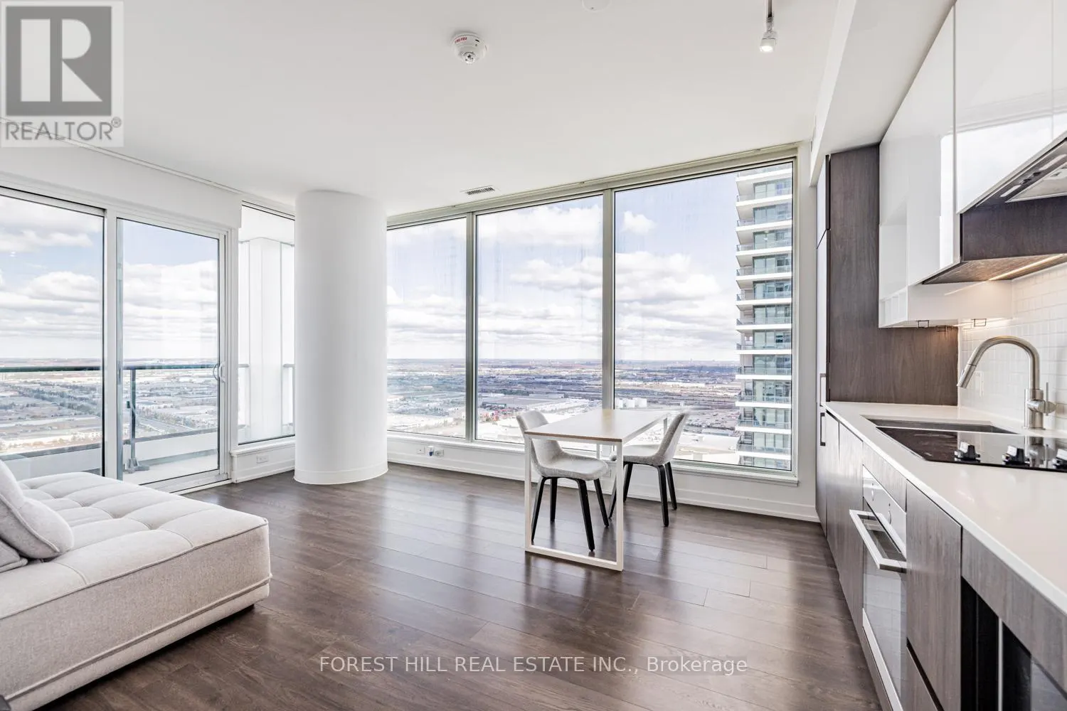 4702 - 898 PORTAGE PARKWAY