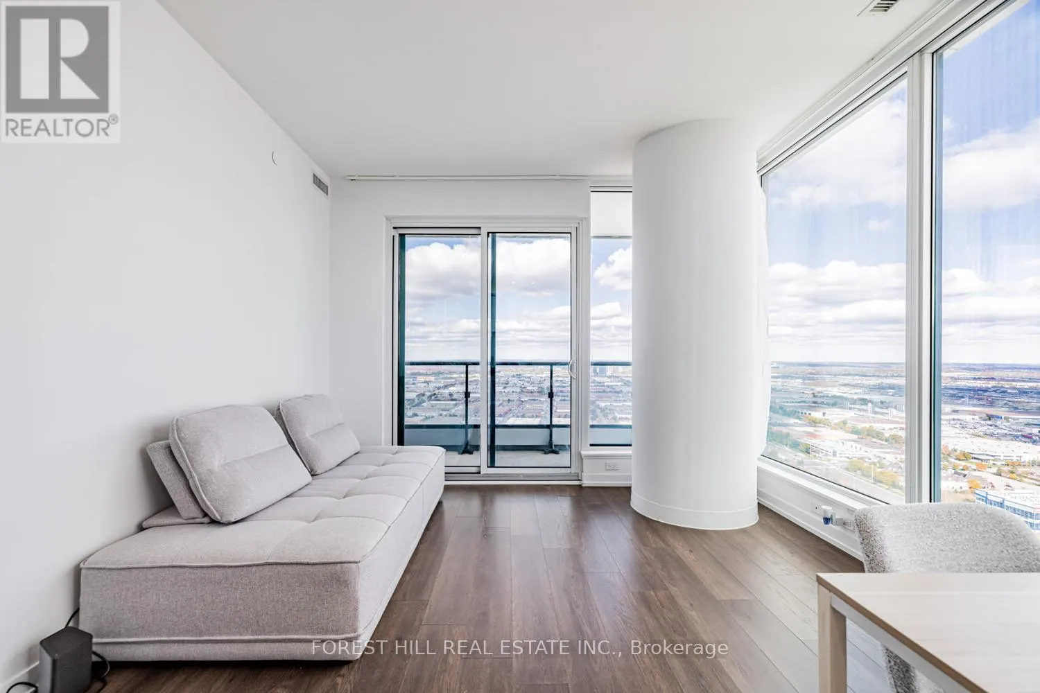 4702 - 898 PORTAGE PARKWAY