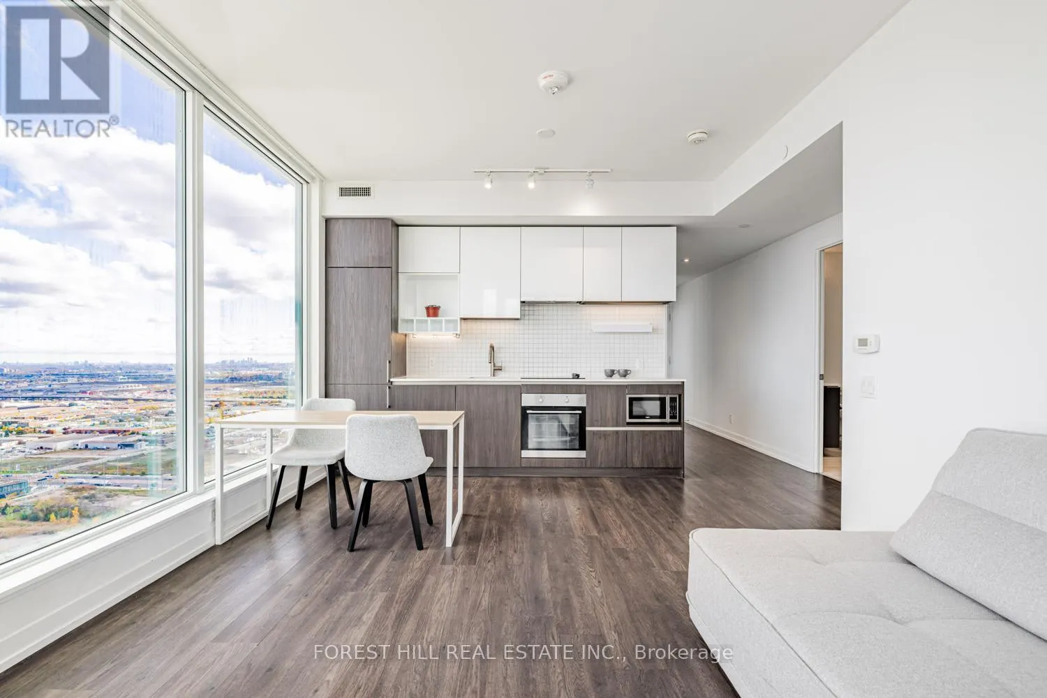 4702 - 898 PORTAGE PARKWAY