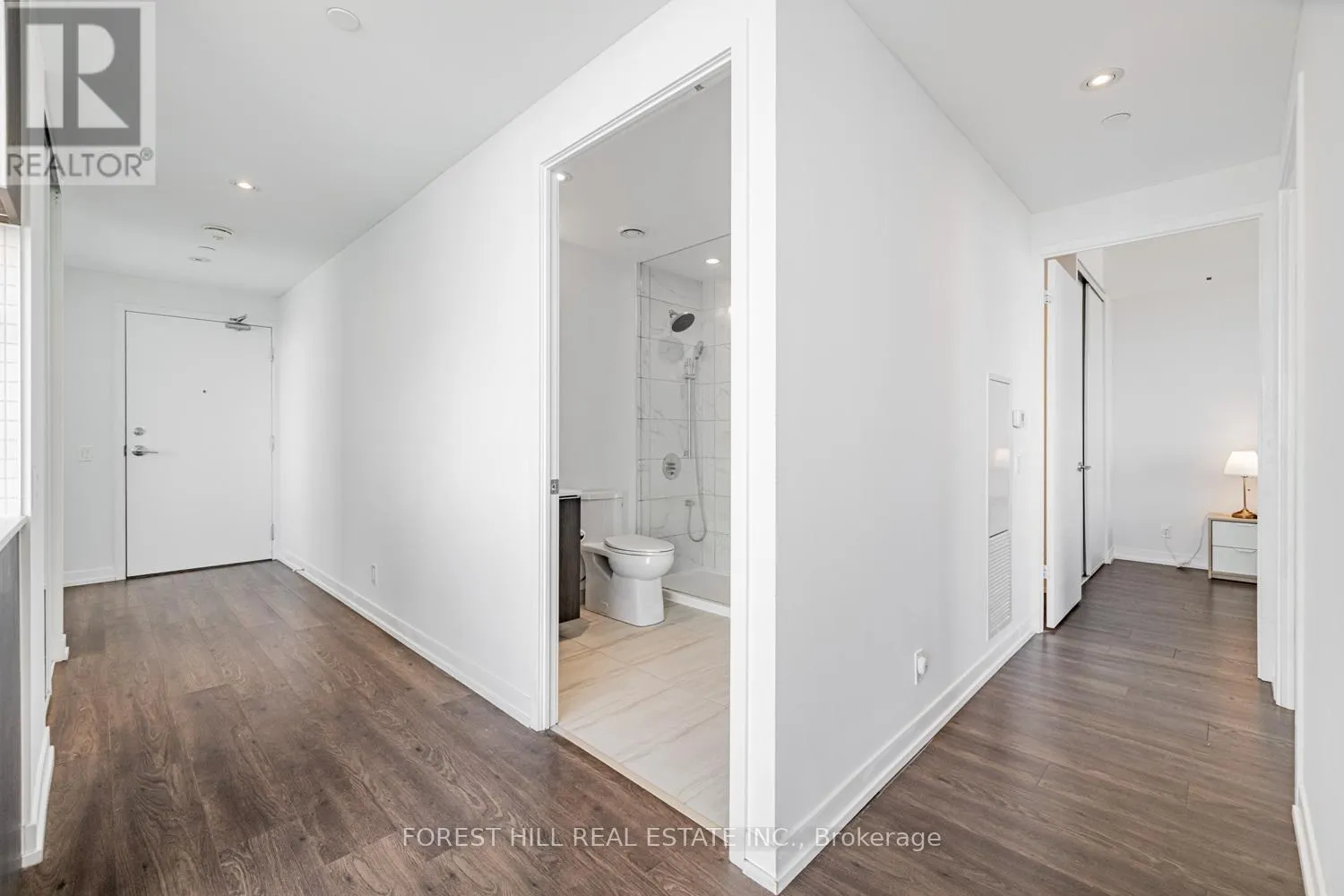 4702 - 898 PORTAGE PARKWAY